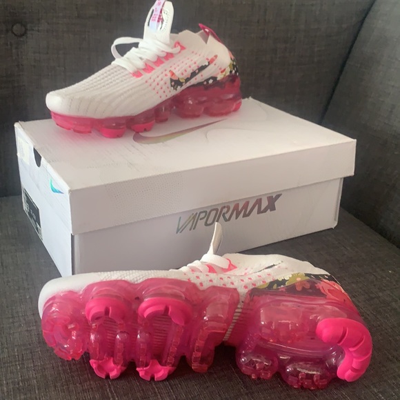 Vapormax shoes - Picture 2 of 2